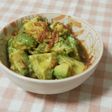 切る和えるのみ!アボカドと麺汁桜エビ和え