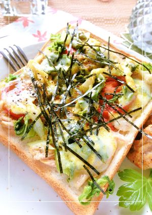 ツナ×トマト×セロリ葉のカレートースト-レシピのメイン写真