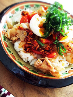 トマトと大葉でさっぱり♪夏のスタミナ丼-レシピのメイン写真