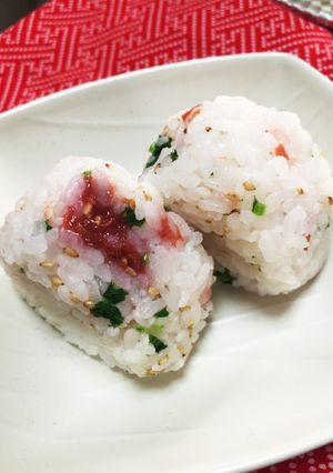 梅のおにぎり-レシピのメイン写真