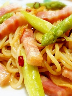 簡単!アスパラとベーコンのペペロンチーノ-レシピのメイン写真