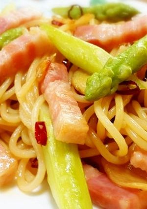簡単！アスパラとベーコンのペペロンチーノ-レシピのメイン写真