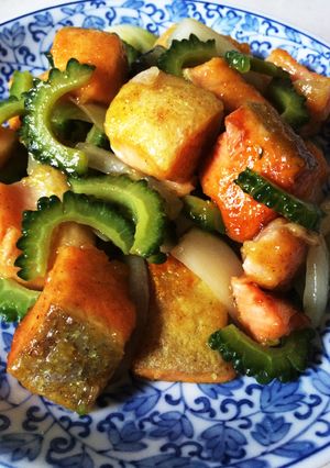 簡単！ゴーヤ・鮭・玉ねぎ・カレー風味炒め-レシピのメイン写真