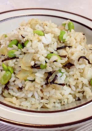塩昆布を洋風に☆枝豆チャーハン♪-レシピのメイン写真