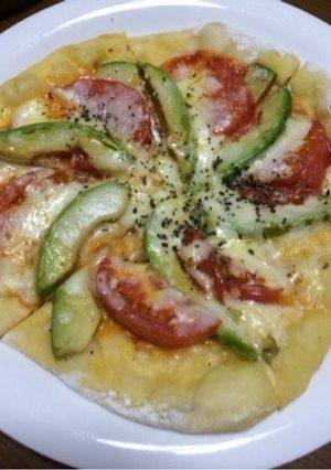 アボカドとトマトのピザ(∩´∀｀)∩-レシピのメイン写真
