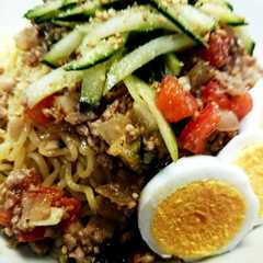 รูปของ 夏野菜&お酢in肉味噌冷やし中華♪
