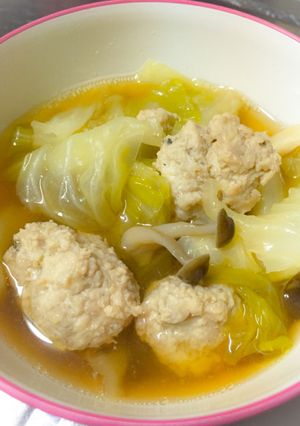 生姜肉団子とキャベツしめじスープ-レシピのメイン写真