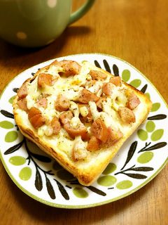 ウインナーとオレガノとレモンのトースト-レシピのメイン写真