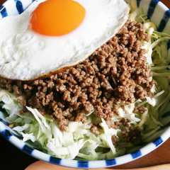รูปของ 焼き肉のタレで！簡単そぼろ丼