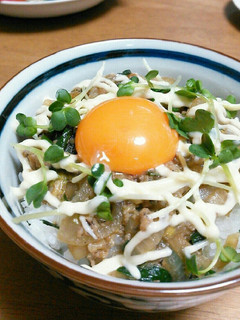 余った餃子の具で!オイマヨ♡スタミナ丼-レシピのメイン写真