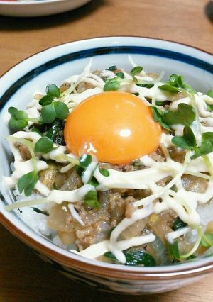 余った餃子の具で！オイマヨ♡スタミナ丼-レシピのメイン写真