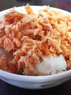 簡単!鮭カマで鮭フレーク-レシピのメイン写真