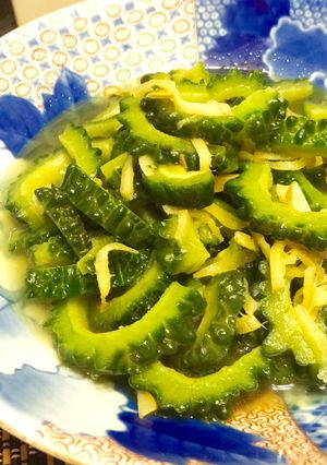 材料2つ、ゴーヤとショウガの10分炒め煮-レシピのメイン写真