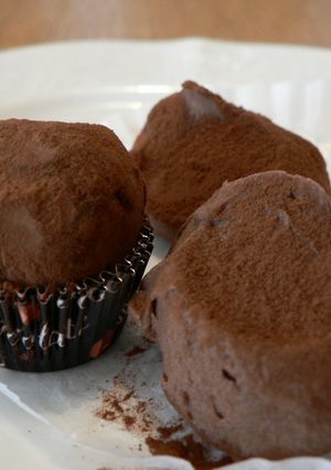 ビターを使ってミルクチョコ風トリュフ２種-レシピのメイン写真