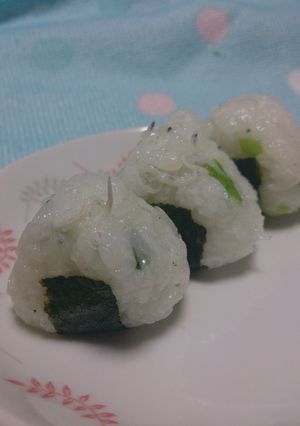 離乳食後期〜　しらすとねぎのおにぎり-レシピのメイン写真