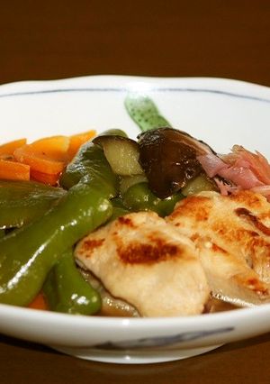 むね肉のマリネーを生かし夏野菜の煮物-レシピのメイン写真