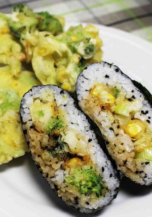 野菜がいっぱい！かき揚げおにぎらず-レシピのメイン写真