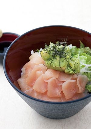 華味鳥の生ハム&アボカド丼-レシピのメイン写真