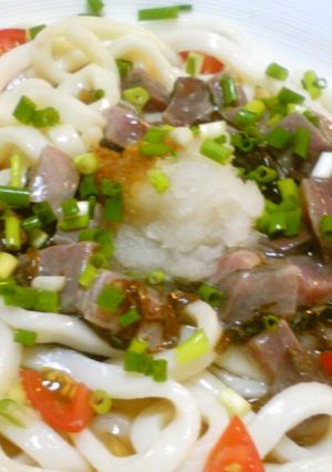 夏にひんやり　もずく酢とかつおの冷うどん-レシピのメイン写真
