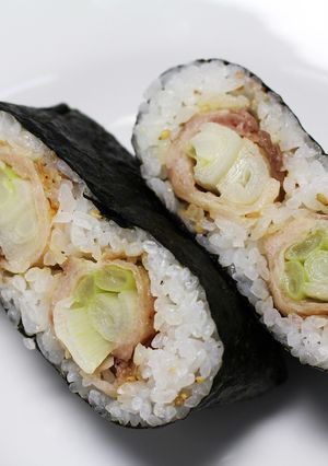 絶品♪深谷ねぎのみそ漬け肉巻きおにぎらず-レシピのメイン写真