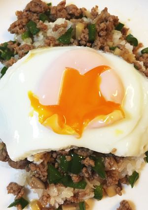簡単！安い豚挽肉で中華風ロコモコ-レシピのメイン写真