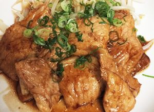一口カツ用豚モモ肉で☆トンテキ&もやし♡-レシピのメイン写真
