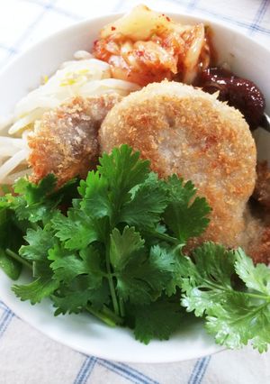 食欲増進☆カツ丼にパクチーを添えて-レシピのメイン写真
