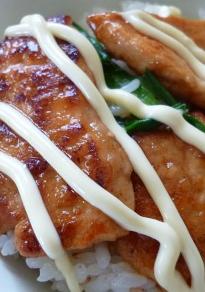 簡単！鶏胸肉のスタミナ丼-レシピのメイン写真