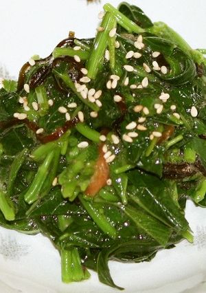 茹でたモロヘイヤを塩昆布と梅肉和え-レシピのメイン写真
