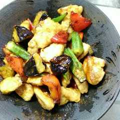 A picture of 夏野菜と鶏むね肉の甘辛炒め.