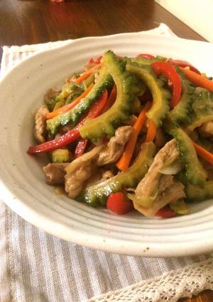 夏におすすめ＊ゴーヤ&豚肉の青椒肉絲-レシピのメイン写真