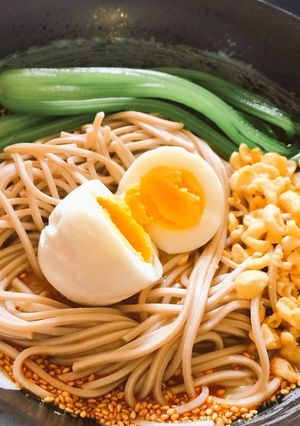 【超簡単】ピリ辛！胡麻だれまぜ蕎麦-レシピのメイン写真