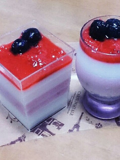 いちご&ミルクの2色ぷりん。˚✩-レシピのメイン写真