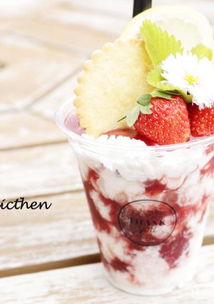 ストロベリーヨーグルト・フラペチーノ風-レシピのメイン写真