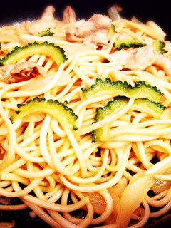 夏バテ知らず☆ゴーヤーと豚肉の焼うどん-レシピのメイン写真