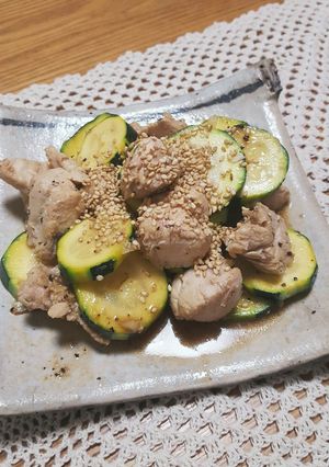 10分！ズッキーニと鶏肉ニンニク炒め-レシピのメイン写真