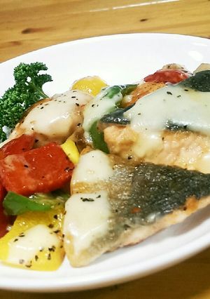 鮭とパプリカの塩ダレチーズ炒め♪-レシピのメイン写真