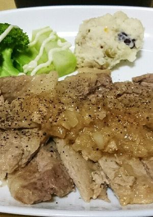 しっとり！たまねぎソースのポークステーキ-レシピのメイン写真