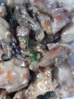 ☆鶏モモ肉と舞茸のゴマドレ炒め☆-レシピのメイン写真