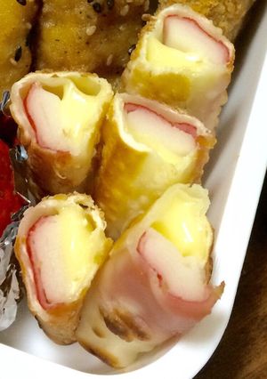 お弁当に〜餃子の皮で巻くカニカマチーズ-レシピのメイン写真