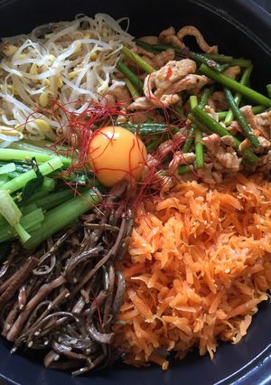 野菜たっぷりホットプレート鍋韓国ビピンパ-レシピのメイン写真