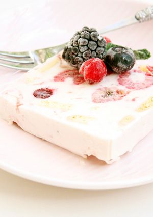 牛乳パックでふりふり♪ベリーアイスケーキ-レシピのメイン写真