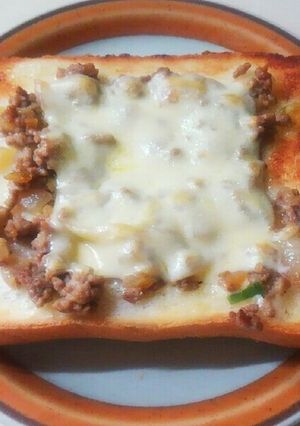 誰でも簡単☆肉味噌汁トーストチーズ乗せ☆-レシピのメイン写真