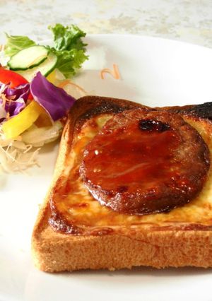 焼きたて!ハンバーグトースト-レシピのメイン写真