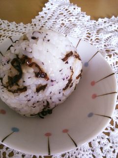 ゆかりと塩昆布のおにぎり-レシピのメイン写真