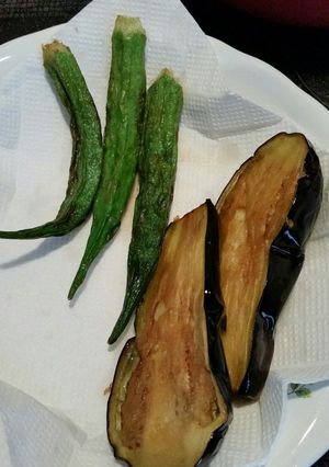 育ちすぎたオクラ素揚げ!インゲン豆も!-レシピのメイン写真
