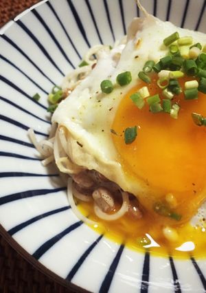 卵がトロ〜リ♬納豆粒マスマヨそうめん-レシピのメイン写真