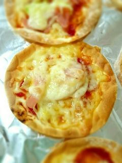 餃子の皮をリメイク♪好きな具で簡単ピザ♪-レシピのメイン写真