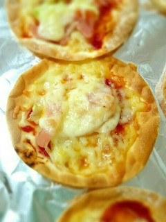 餃子の皮をリメイク♪好きな具で簡単ピザ♪-レシピのメイン写真