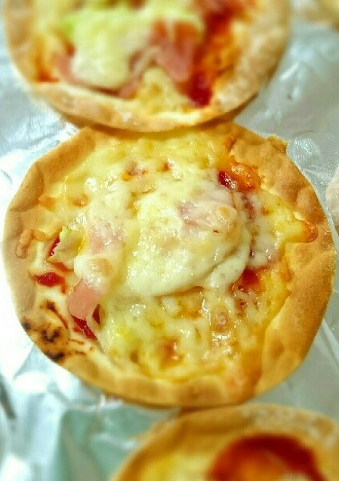 餃子の皮をリメイク♪好きな具で簡単ピザ♪-レシピのメイン写真